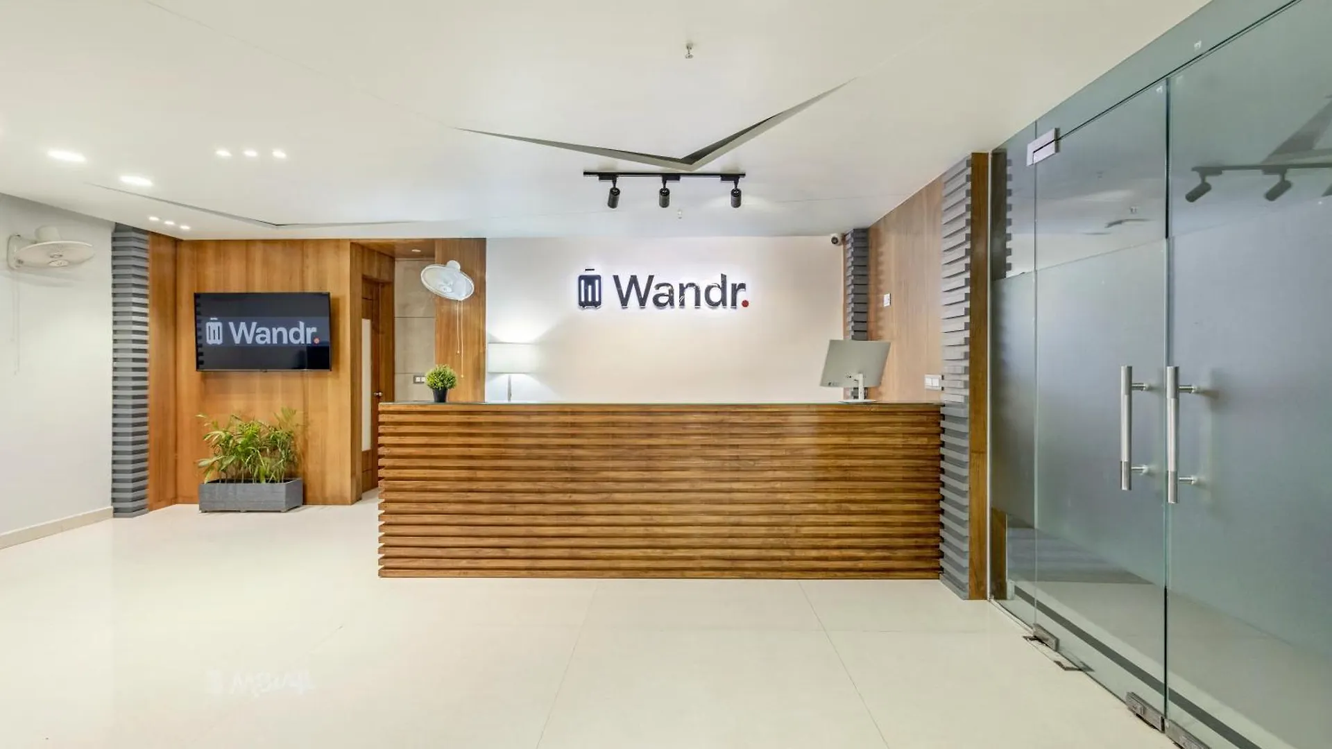 Wandr Hotel Medicity Gurugram, Near Medanta Hospital Gurgaon 3*,