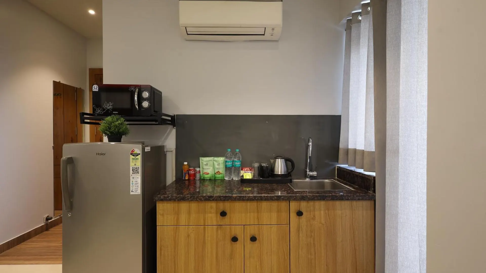 Wandr Hotel Medicity Gurugram, Near Medanta Hospital Gurgaon