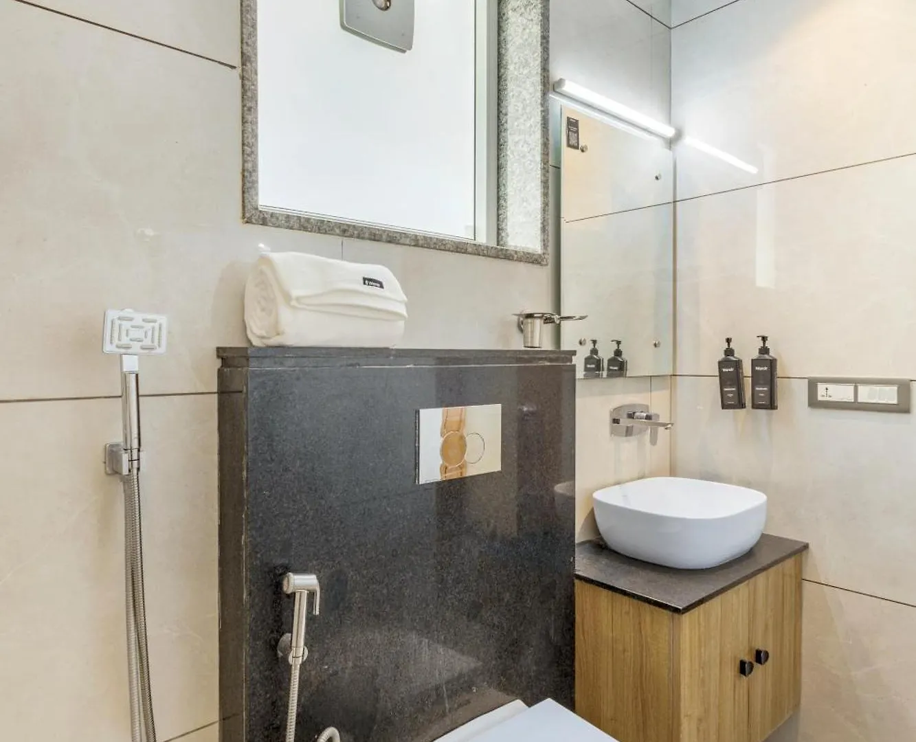 Wandr Hotel Medicity Gurugram, Near Medanta Hospital Gurgaon