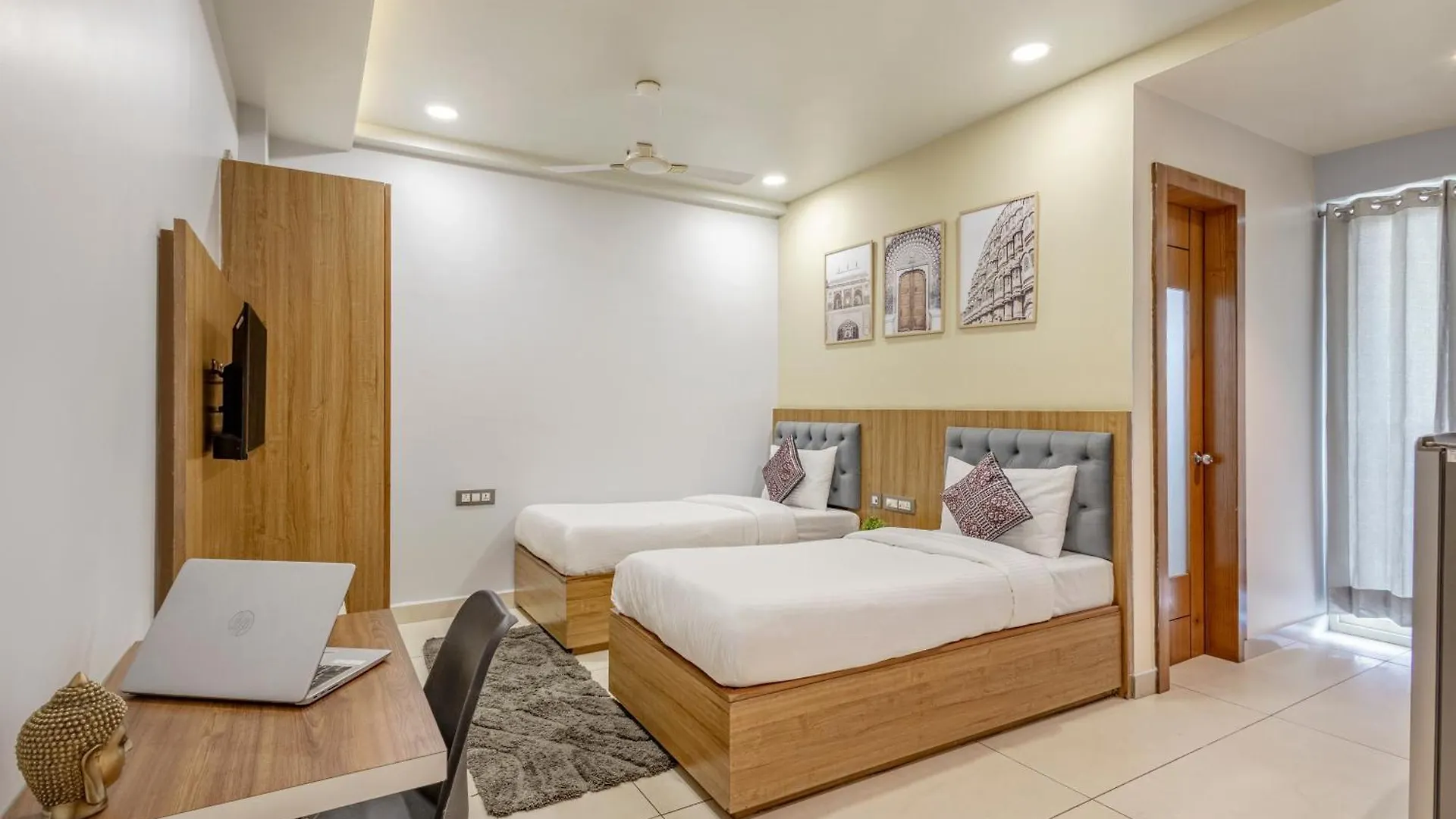 Wandr Hotel Medicity Gurugram, Near Medanta Hospital Gurgaon
