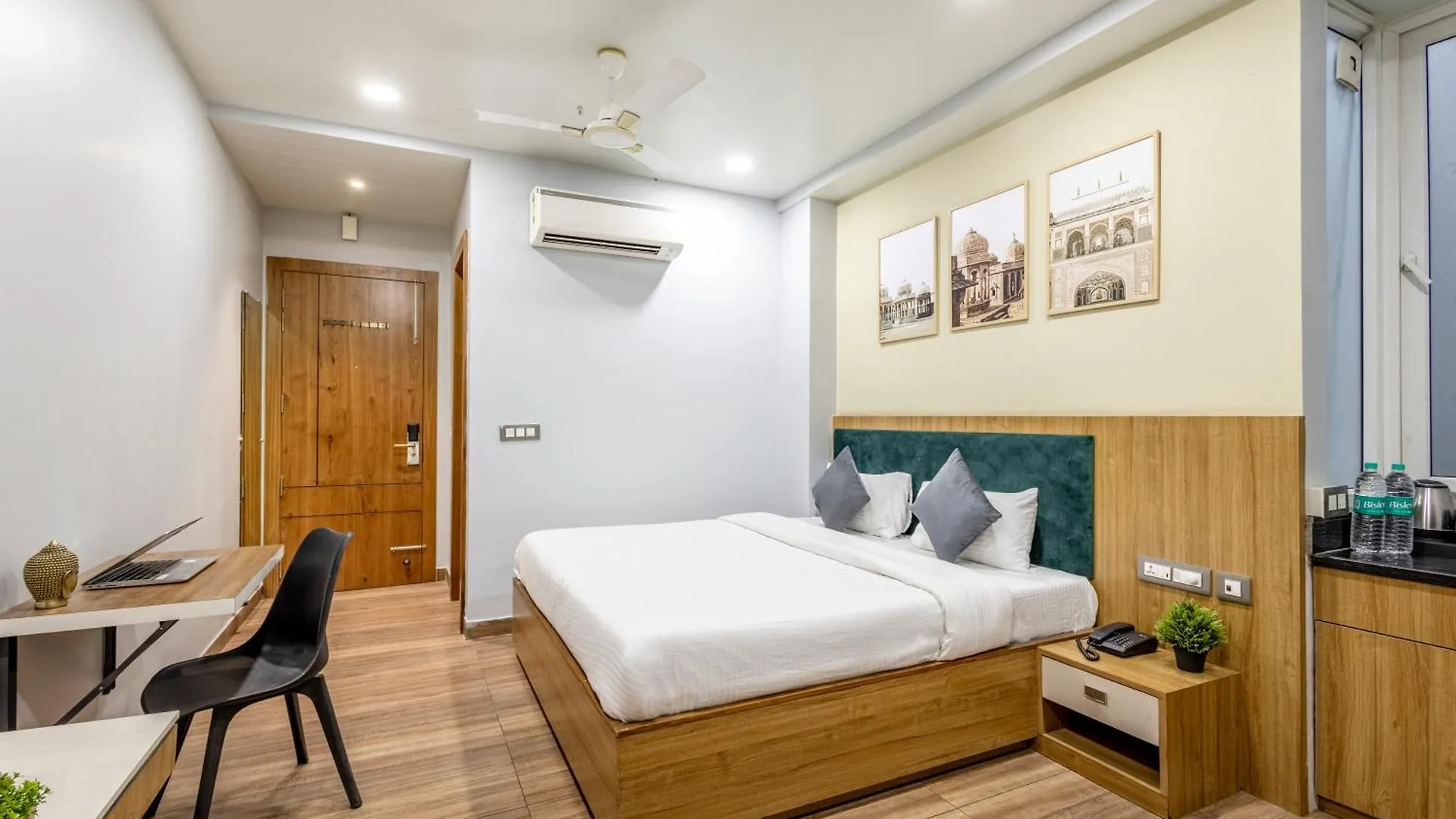 Wandr Hotel Medicity Gurugram, Near Medanta Hospital Gurgaon