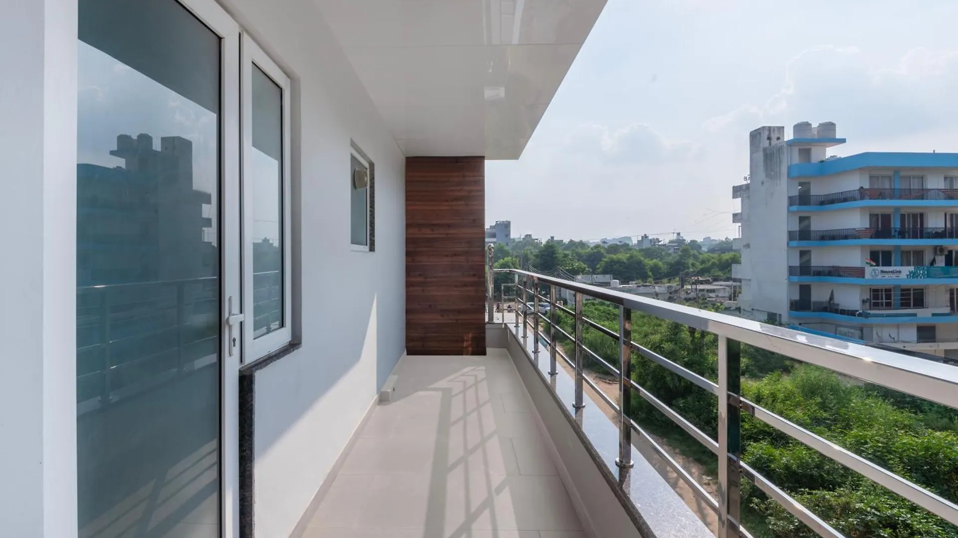 Wandr Hotel Medicity Gurugram, Near Medanta Hospital Gurgaon