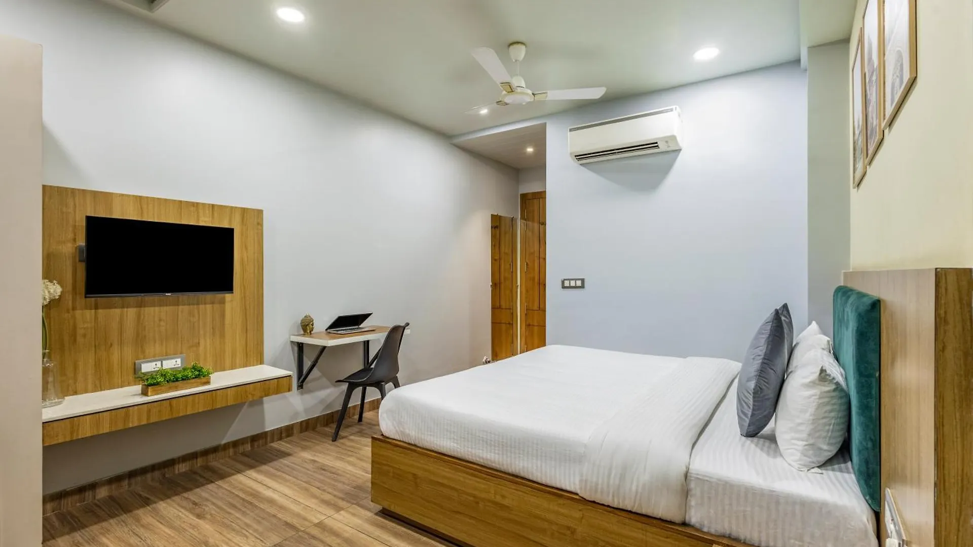 Wandr Hotel Medicity Gurugram, Near Medanta Hospital Gurgaon