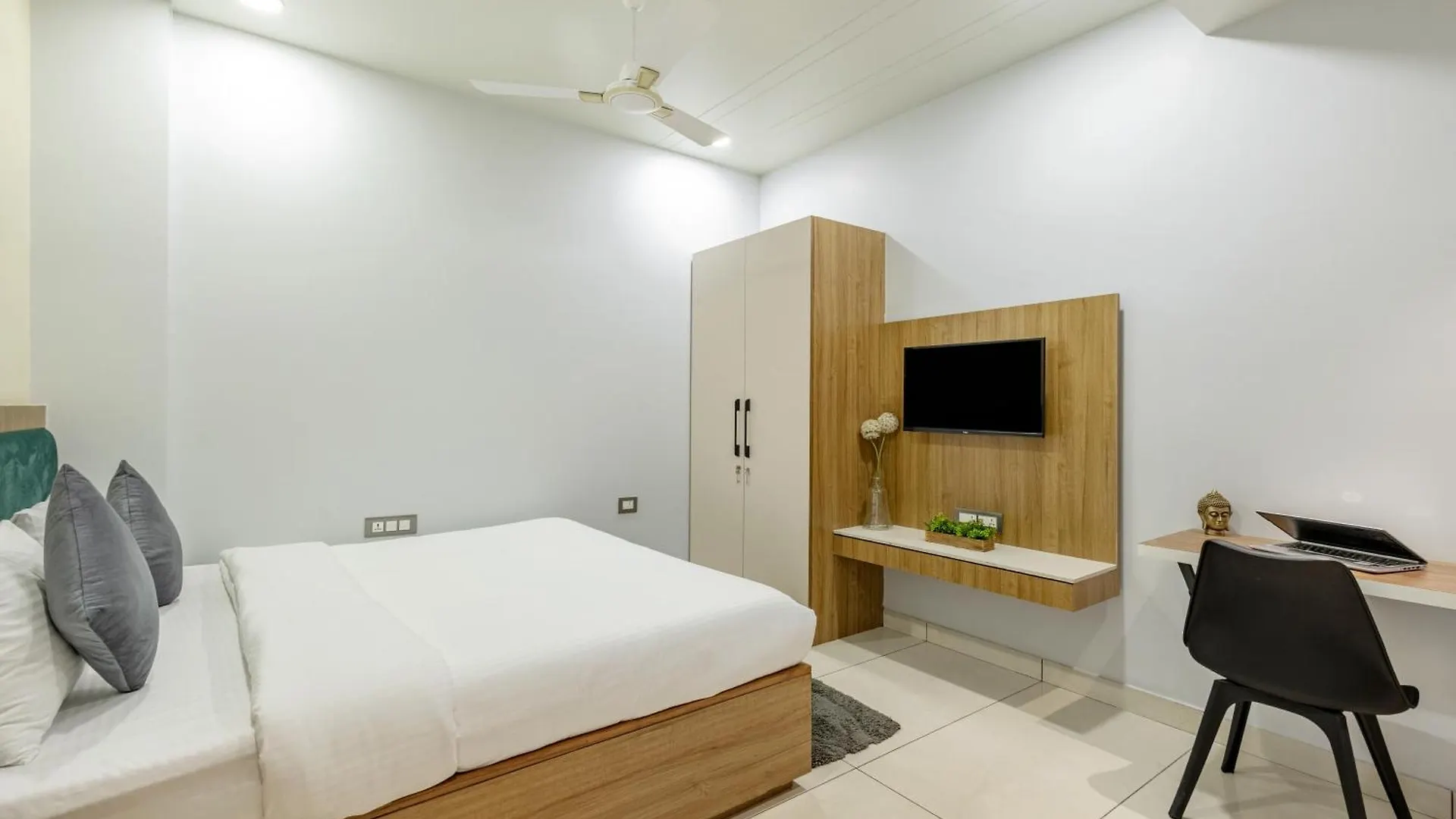 Wandr Hotel Medicity Gurugram, Near Medanta Hospital Gurgáon India